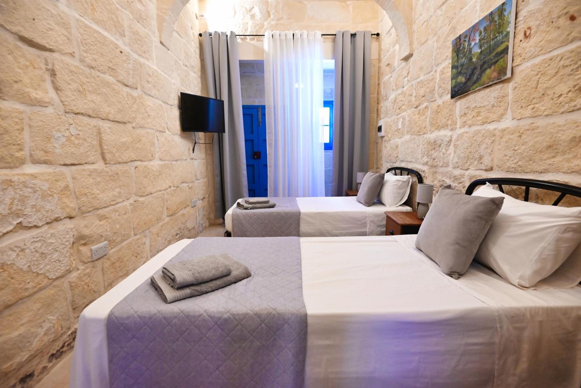 The Cloisters Bed And Breakfast Xagħra エクステリア 写真