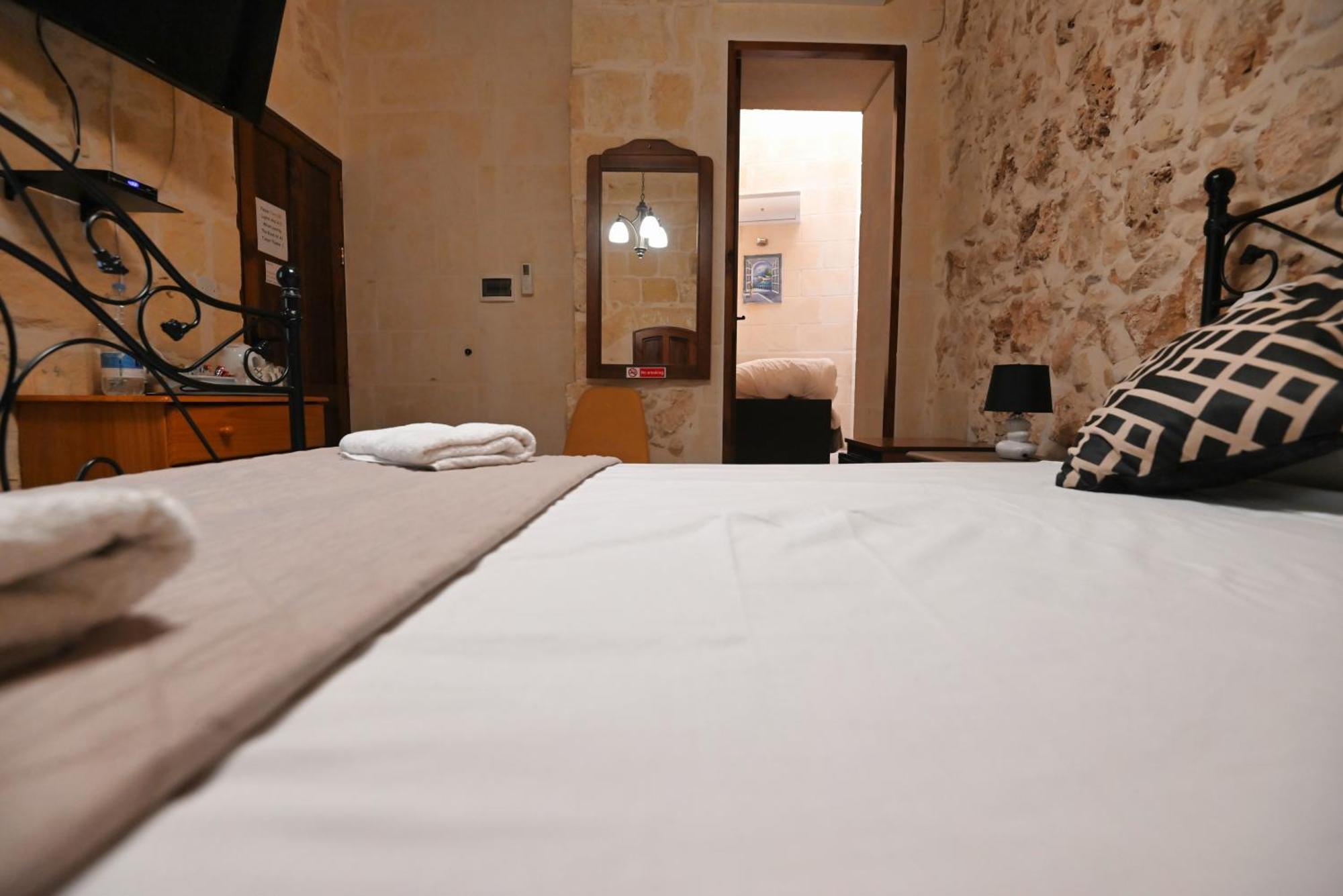 The Cloisters Bed And Breakfast Xagħra エクステリア 写真