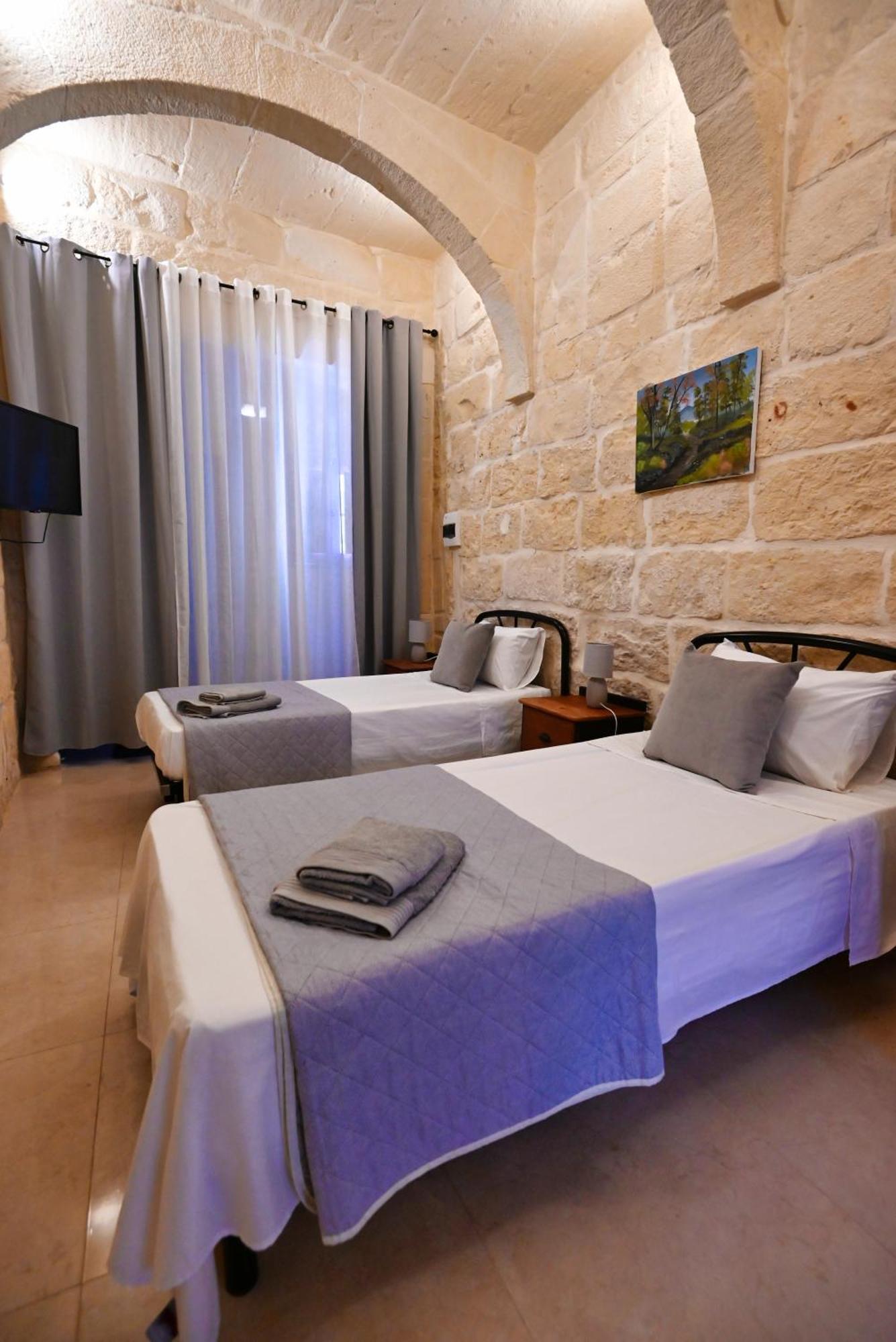 The Cloisters Bed And Breakfast Xagħra エクステリア 写真