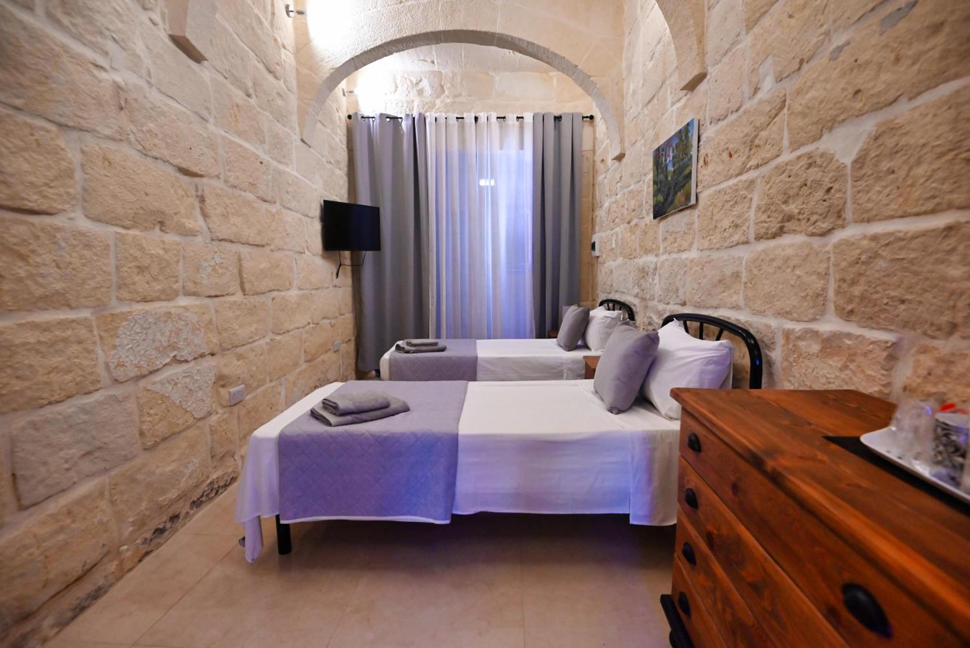 The Cloisters Bed And Breakfast Xagħra エクステリア 写真