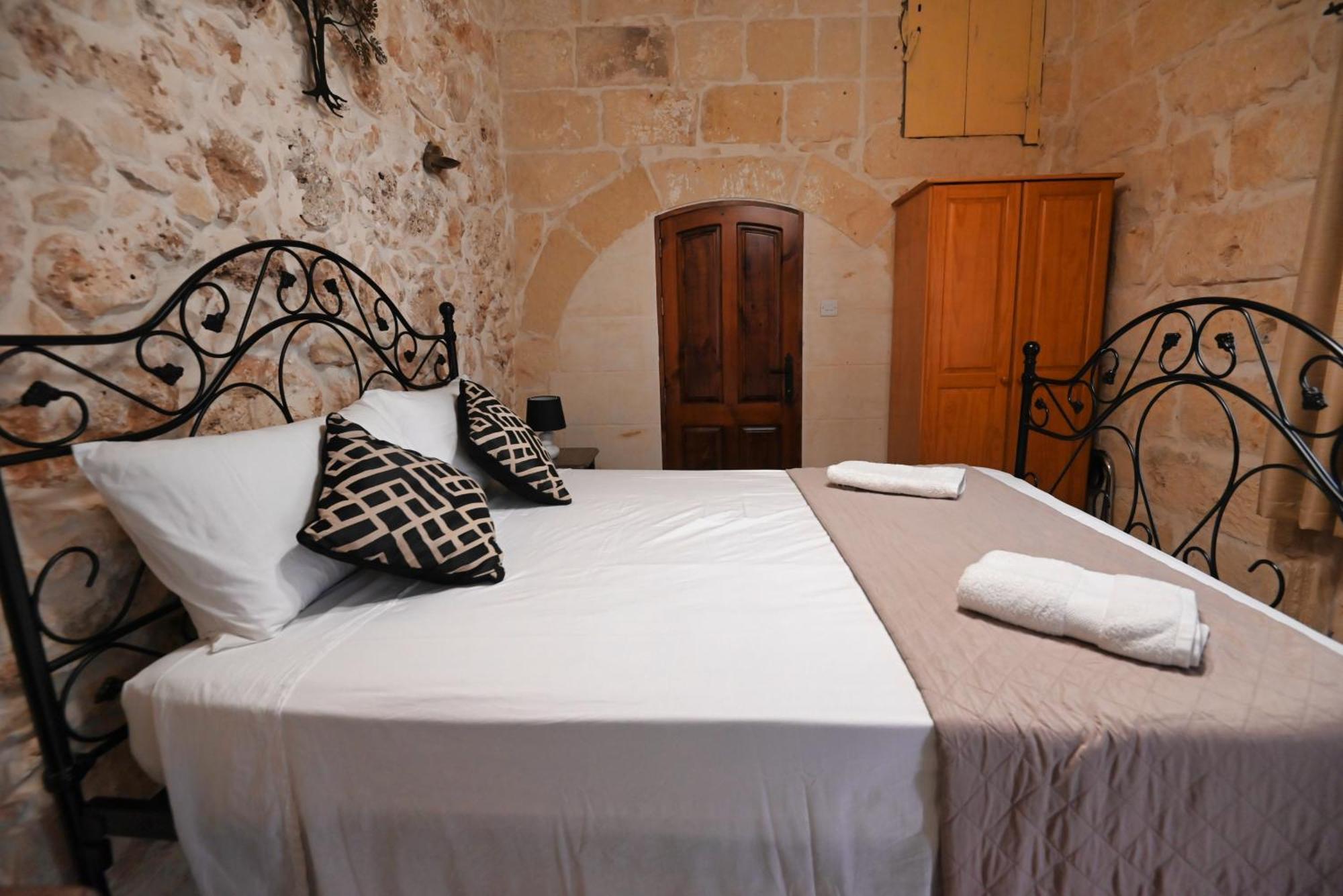 The Cloisters Bed And Breakfast Xagħra エクステリア 写真