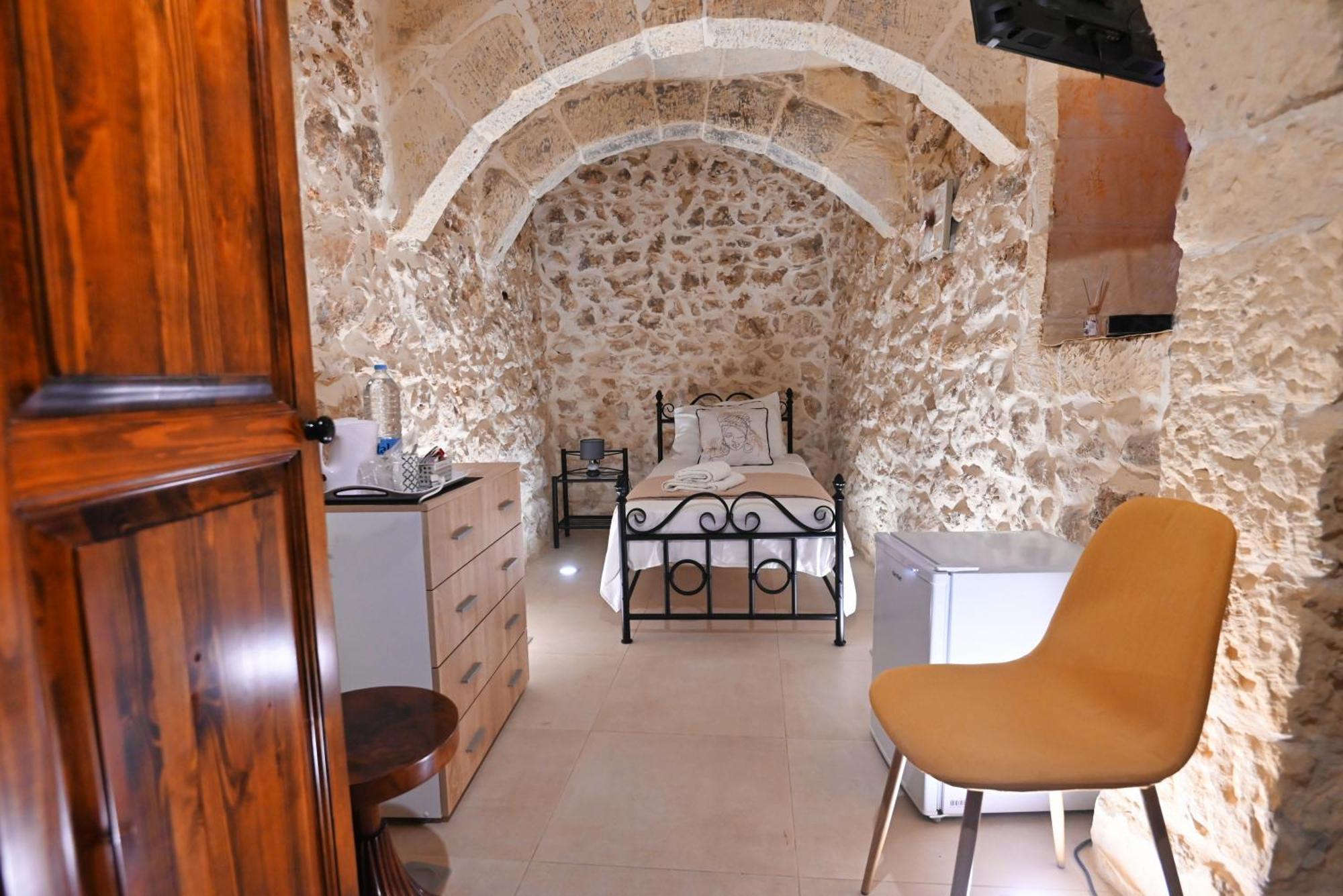 The Cloisters Bed And Breakfast Xagħra エクステリア 写真